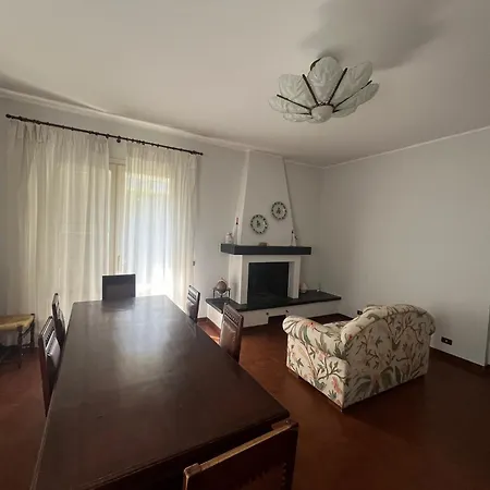 Casa Bianca Con Giardino A Di Formigine * Magreta
