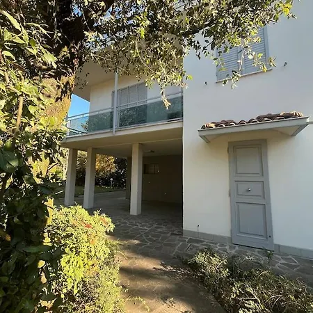Casa Bianca Con Giardino A Di Formigine *