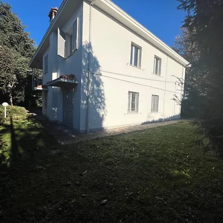 Casa Bianca Con Giardino A Di Formigine