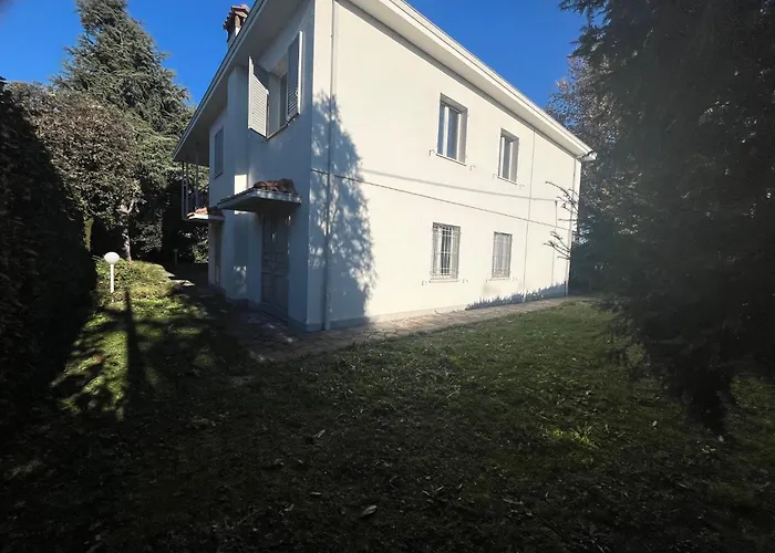 Casa Bianca Con Giardino A Di Formigine